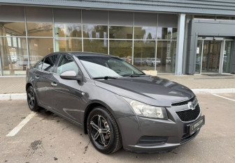 Подержанный автомобиль Chevrolet Cruze Sedan 2010 года (3 фото)
