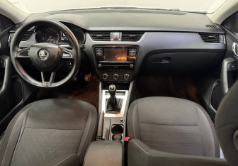 Подержанный автомобиль Skoda Octavia Wagon 2019 года (10 фото)