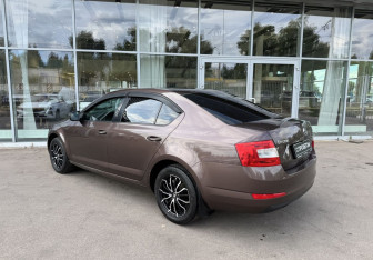 Подержанный автомобиль Skoda Octavia Liftback 2014 года (7 фото)