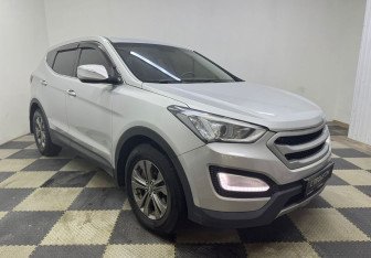 Подержанный автомобиль Hyundai Santa Fe 2013 года (3 фото)