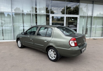 Подержанный автомобиль Renault Symbol 2008 года (7 фото)