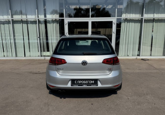 Подержанный автомобиль Volkswagen Golf Hatchback 2013 года (6 фото)