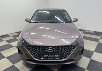 Подержанный автомобиль Hyundai Solaris Sedan 2021 года (2 фото)