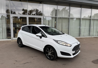 Подержанный автомобиль Ford Fiesta Hatchback 2016 года (3 фото)