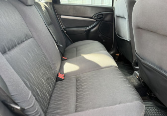 Подержанный автомобиль Ford Focus Hatchback 2002 года (11 фото)