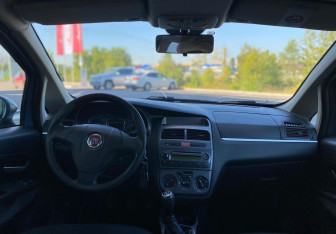 Подержанный автомобиль Fiat Linea 2011 года (10 фото)