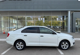 Подержанный автомобиль Skoda Rapid Liftback 2016 года (4 фото)