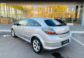 Подержанный автомобиль Opel Astra Hatchback 2008 года (7 фото)