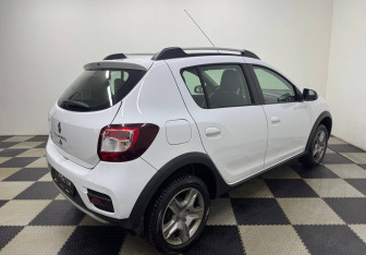 Подержанный автомобиль Renault Sandero 2019 года (5 фото)