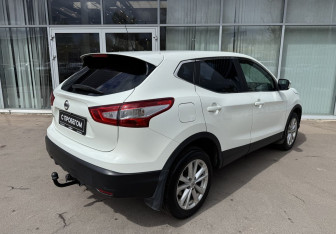 Подержанный автомобиль Nissan Qashqai 2015 года (5 фото)
