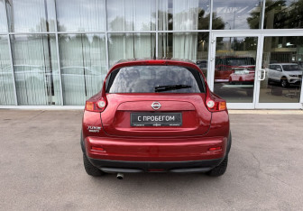 Подержанный автомобиль Nissan Juke 2011 года (6 фото)