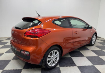 Подержанный автомобиль Kia Ceed Hatchback 2014 года (5 фото)