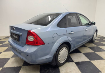 Подержанный автомобиль Ford Focus Sedan 2010 года (5 фото)