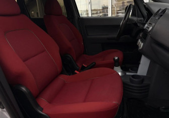 Подержанный автомобиль Mitsubishi Colt Hatchback 2005 года (10 фото)