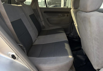 Подержанный автомобиль Mazda Demio 2002 года (11 фото)