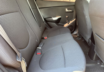 Подержанный автомобиль Kia Rio Hatchback 2014 года (11 фото)