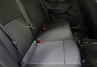 Подержанный автомобиль Skoda Rapid Liftback 2016 года (11 фото)