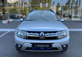 Подержанный автомобиль Renault Duster 2017 года (2 фото)