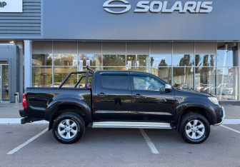 Подержанный автомобиль Toyota Hilux 2012 года (4 фото)