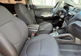 Подержанный автомобиль Kia Rio Hatchback 2014 года (10 фото)