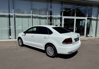 Подержанный автомобиль Volkswagen Polo Sedan 2018 года (7 фото)