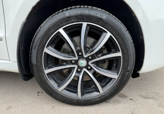 Подержанный автомобиль Skoda Superb Liftback 2014 года (12 фото)