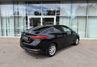 Подержанный автомобиль Hyundai Solaris Sedan 2021 года (5 фото)
