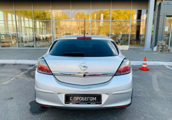 Подержанный автомобиль Opel Astra Hatchback 2008 года (6 фото)