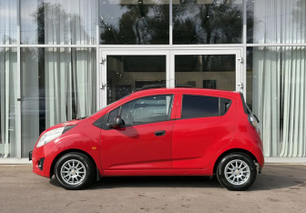 Подержанный автомобиль Chevrolet Spark 2011 года (8 фото)