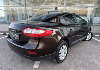 Подержанный автомобиль Renault Fluence 2014 года (5 фото)