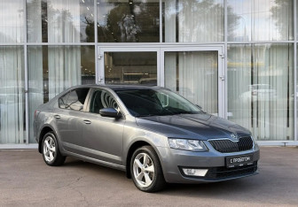 Подержанный автомобиль Skoda Octavia Liftback 2016 года (3 фото)