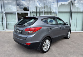 Подержанный автомобиль Hyundai ix35 2012 года (5 фото)