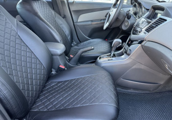 Подержанный автомобиль Chevrolet Cruze Sedan 2010 года (11 фото)
