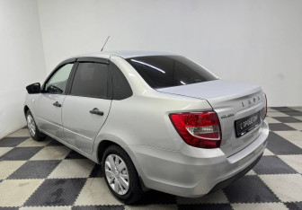 Подержанный автомобиль LADA (ВАЗ) Granta Sedan 2019 года (7 фото)