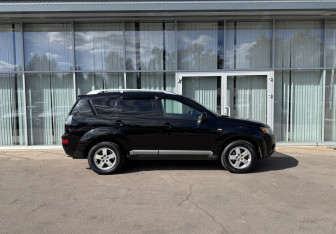 Подержанный автомобиль Mitsubishi Outlander 2007 года (4 фото)