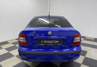 Подержанный автомобиль Skoda Octavia Liftback 2006 года (6 фото)
