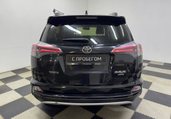 Подержанный автомобиль Toyota RAV4 2015 года (6 фото)