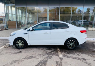 Подержанный автомобиль Kia Rio Sedan 2015 года (8 фото)