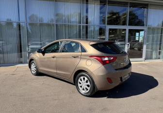 Подержанный автомобиль Hyundai i30 Hatchback 2014 года (7 фото)