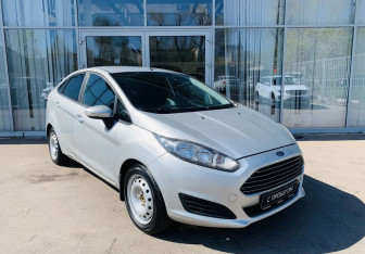 Подержанный автомобиль Ford Fiesta Sedan 2015 года (3 фото)