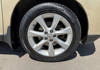 Подержанный автомобиль Lexus RX 2009 года (13 фото)