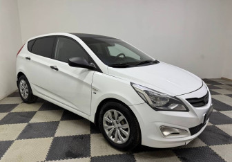 Подержанный автомобиль Hyundai Solaris Hatchback 2015 года (3 фото)