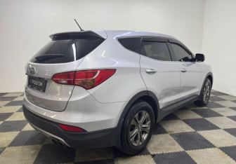 Подержанный автомобиль Hyundai Santa Fe 2013 года (5 фото)