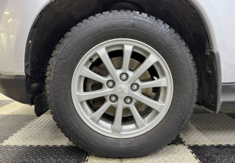 Подержанный автомобиль Mitsubishi ASX 2013 года (12 фото)