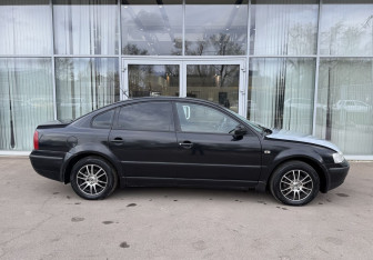 Подержанный автомобиль Volkswagen Passat Sedan 1996 года (4 фото)