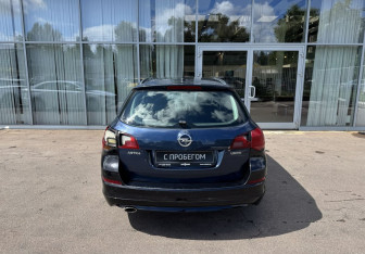 Подержанный автомобиль Opel Astra Wagon 2012 года (6 фото)