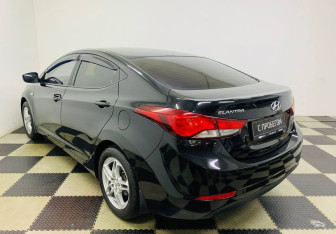 Подержанный автомобиль Hyundai Elantra Sedan 2015 года (7 фото)