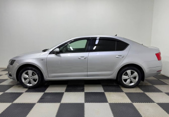 Подержанный автомобиль Skoda Octavia Liftback 2019 года (8 фото)