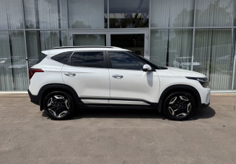 Подержанный автомобиль Kia Seltos 2024 года (4 фото)
