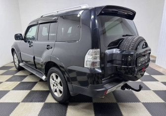Подержанный автомобиль Mitsubishi Pajero 2007 года (7 фото)